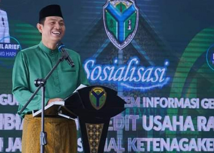 Bupati Batang Hari Fadhil Arief Terima Penghargaan Smart City dari Menteri Kominfo