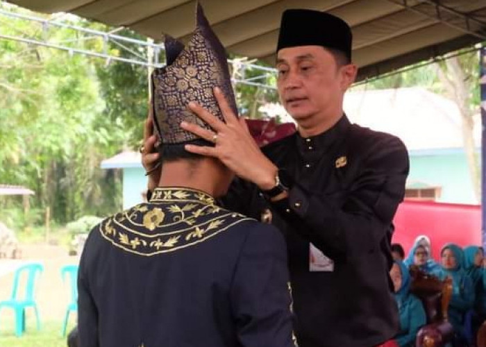 Pj Bupati Muaro Jambi Bachyuni Kukuhkan Lembaga Adat Melayu Desa Talang Datar  