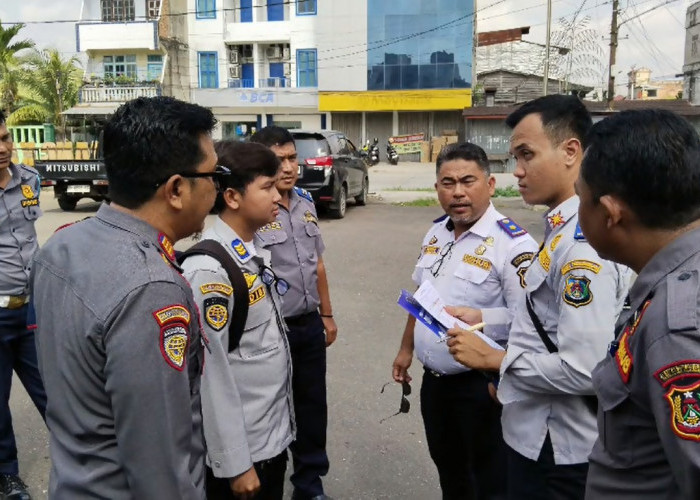 Dishub Tanjab Barat Lakukan Ramp Check Mobil Travel Resmi di Kuala Tungkal saat Libur Sekolah  