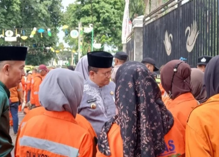 Tuntut Gaji Setara UMP, Pasukan Oranye Turun Demo Di Tugu Keris