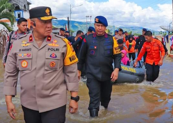 Wakapolda Jambi Tinjau Langsung Lokasi Banjir di Kota Sungai Penuh