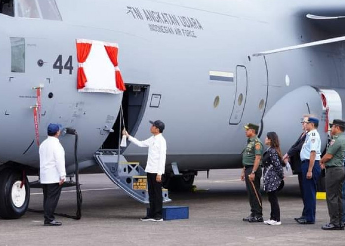 Presiden Jokowi Saksikan Penyerahan Pesawat Super Hercules C-130 J 