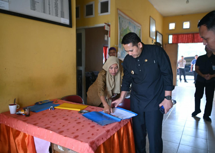 Sidak Kantor Camat Tabir Lintas, Bupati M. Syukur Soroti Disiplin Pegawai