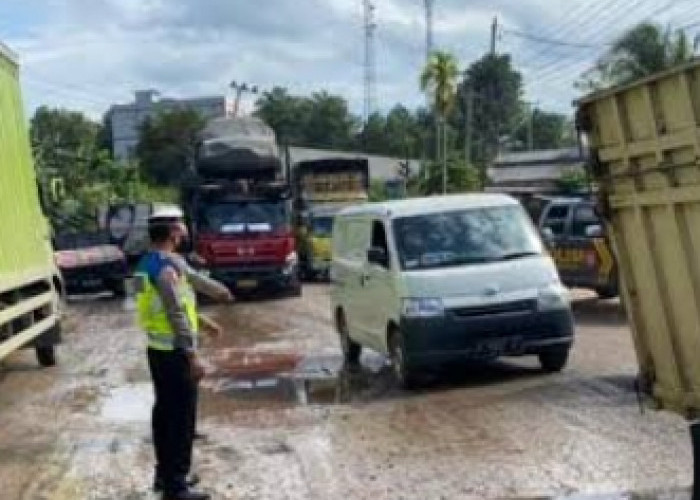 H+6 Jalan Lintas Mestong Muaro Jambi Ramai Arus Balik Kendaraan