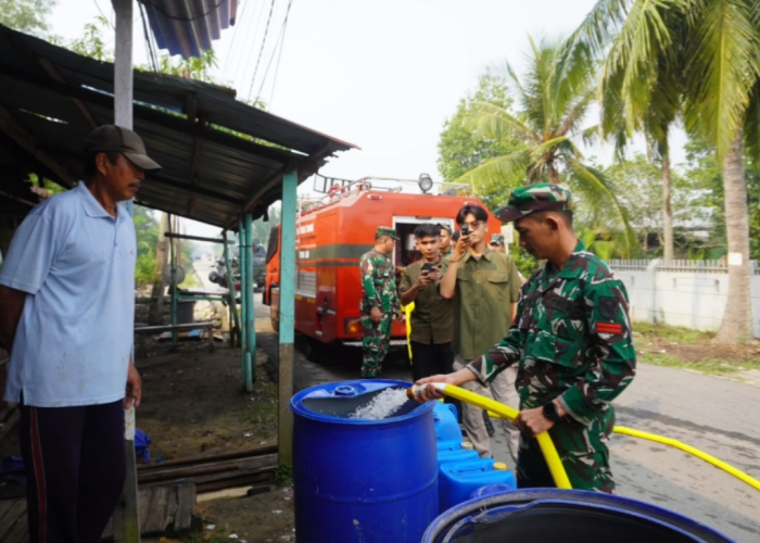 Salurkan Bantuan Air Bersih, Kodim 0419/Tanjab Perkuat Kemanunggalan TNI dan Rakyat