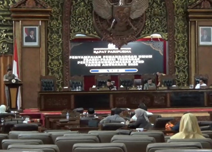 Fraksi DPRD Jambi Sampaikan Pandangan Umum terhadap Pertanggungjawaban APBD 2025