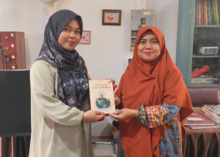 Guru Novita Sari yang Menyulap Kata Menjadi Warisan Literasi Sekolah