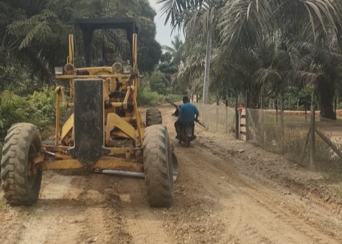 PTPN IV Regional IV Selesaikan Perbaikan Jalan Desa Lidung