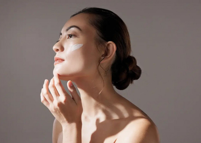 Lagi Breakout? Ini Alasan Physical Sunscreen SPF 30 Sering Jadi Pilihan untuk Kulit Acne Prone!