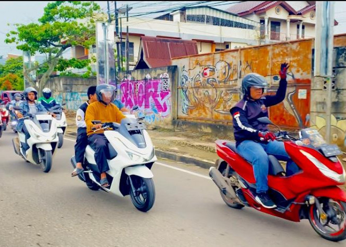 Komunitas Honda PCX Club Indonesia Chapter Jambi Ikut Meriahkan Exhibition New Honda PCX160 di Jambi