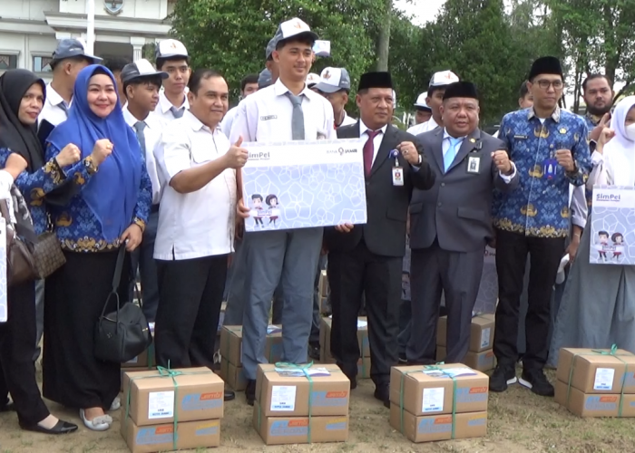 958 Pelajar Kota Jambi Terima Bantuan Perlengkapan Sekolah dan SPP Pro Jambi Cerdas