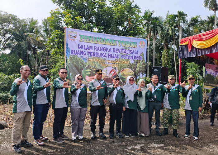 Bupati Pasaman Barat dan PTPN IV Regional IV Tanam 387 Pohon untuk Revitalisasi Hutan Kota