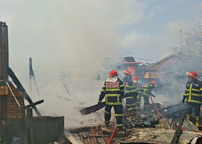 Lima Unit Bedeng di Jambi Selatan Terbakar, Diduga Akibat Kebocoran Gas