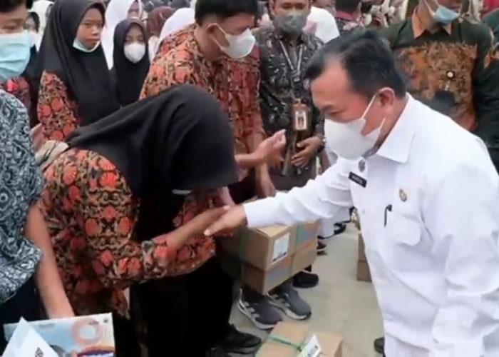 Pemprov Jambi Salurkan Pro Jambi Cerdas untuk 465 Siswa di Merangin