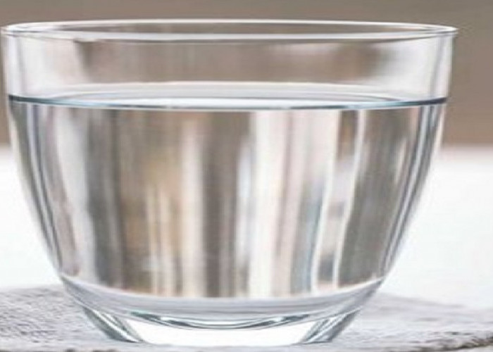 5 Bahaya Kekurangan Minum Air Putih Saat Beraktivitas Berkerja