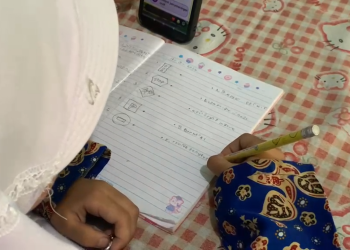 PJJ di Tengah Kabut Asap, Orang Tua Siswa Hadapi Tantangan Membagi Waktu