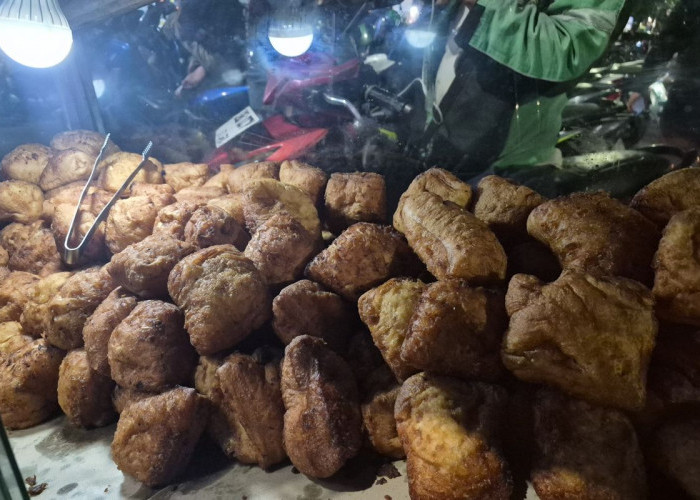 Jualan Kue Bantal Tetap Laris di Tengah Maraknya Roti Kekinian