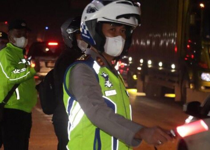 Penyebab Macetnya Jalintim Palembang-Jambi: Kontur Jalan hingga Lawan Arus