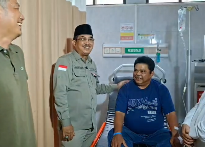 Bupati Anwar Sadat Jenguk Pasien ISPA Terdampak Kabut Asap di RSUD KH Daud Arif