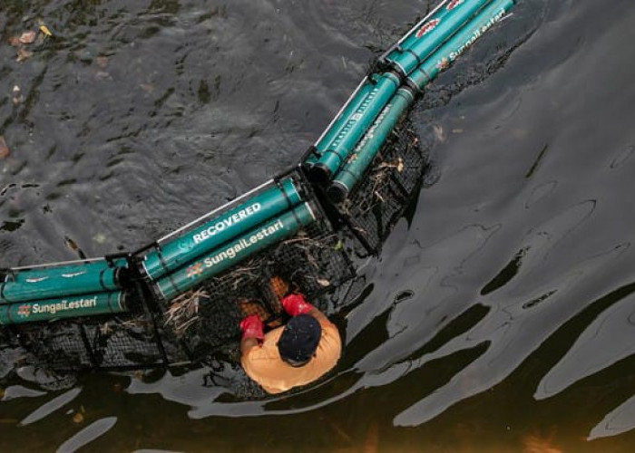 Pemkot Solo Pasang Trash Boom untuk Kurangi Sampah Sungai