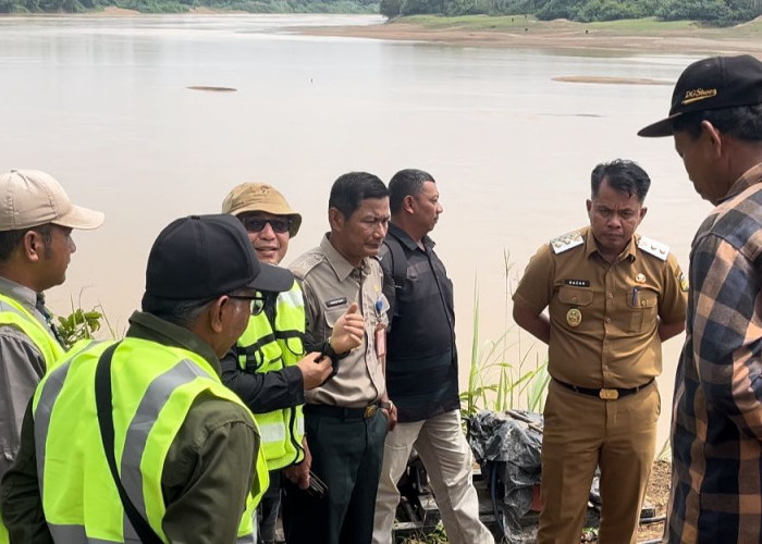 WABUP TEBO SIDAK PEMBANGUNAN TANGGUL SUNGAI DAN JALAN DI DESA PAGAR PUDING