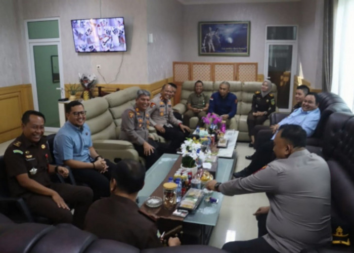 Kapolres Tanjab Barat Sambangi Kejari, Perkuat Sinergitas Penegakan Hukum  