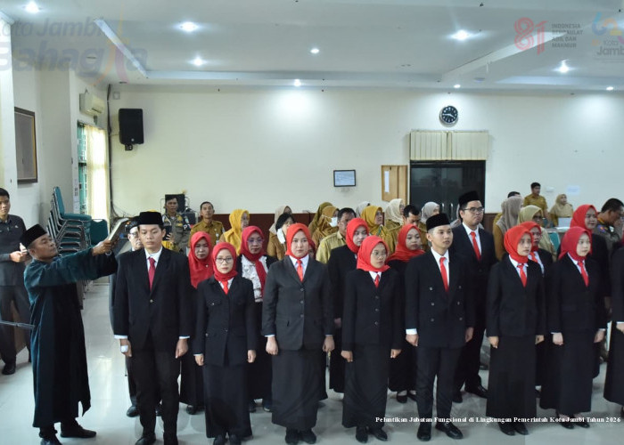 42 Pejabat Fungsional Pemkot Jambi Dilantik, Sekda Tekankan Profesionalitas dan Pelayanan