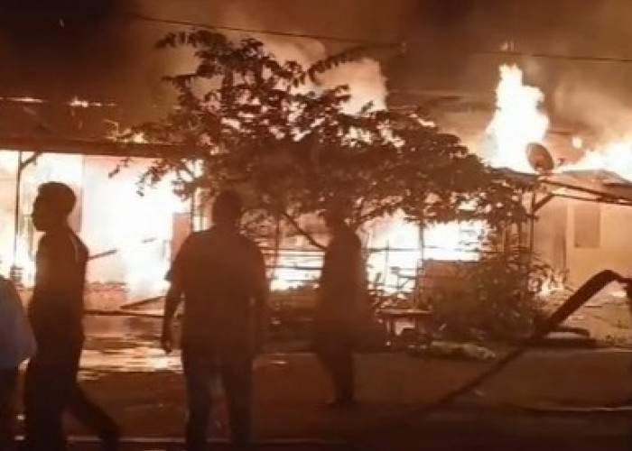 Mes KPR LPPI Terbakar, Delapan Rumah Ludes Dilalap Api di Tebing Tinggi
