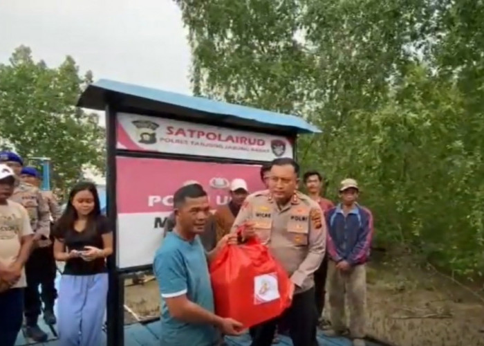 Polres Tanjab Barat Salurkan 50 Paket Sembako untuk Masyarakat Pesisir dalam Rangka HUT Bhayangkara ke-80  