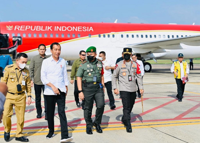 Gubernur Jambi Al Haris Dampingi Presiden Jokowi Berdialog Dengan Para Pedagang di Pasar