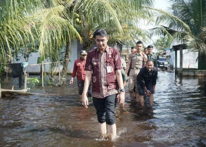 Akibat Banjir, Pemerintah Muaro Jambi Salurkan Bantuan Bedah Rumah untuk Masyarakat 
