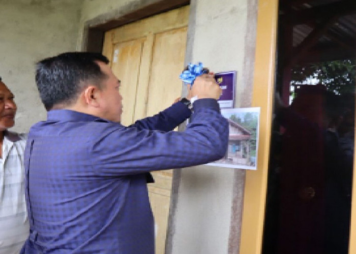 Program Dumisake, Gubernur Jambi Serahkan 30 Unit Rumah di Kabupaten Bungo