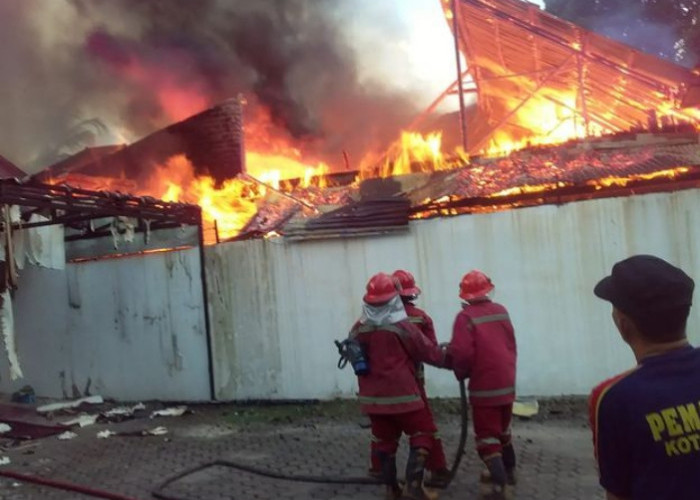 Kebakaran di Kelurahan Payo Lebar Kota Jambi, 8 Lokasi Usaha Terkena Dampak Kebakaran