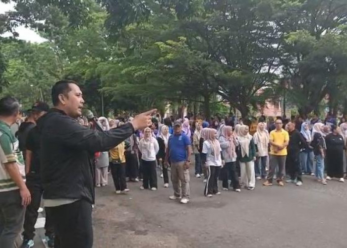 Bupati M Syukur Canangkan Budaya Malu Datang Terlambat dan Buang Sampah Sembarangan
