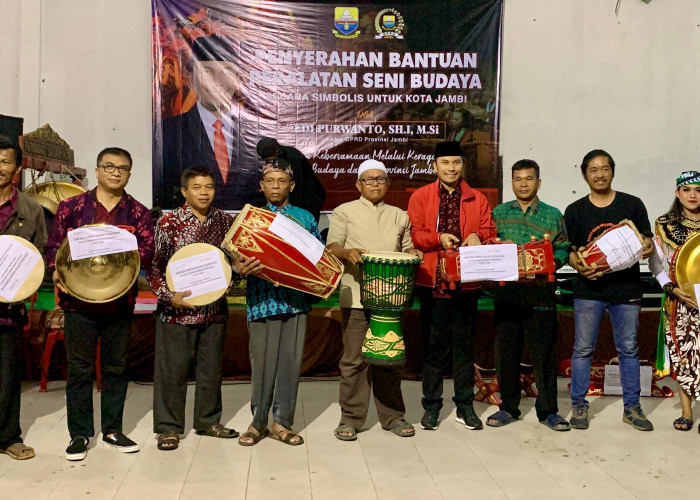 Ketua DPRD Jambi Edi purwanto Implementasikan Tri Sakti Bung Karno, Bantuan Peralatan Kesenian Tradisional