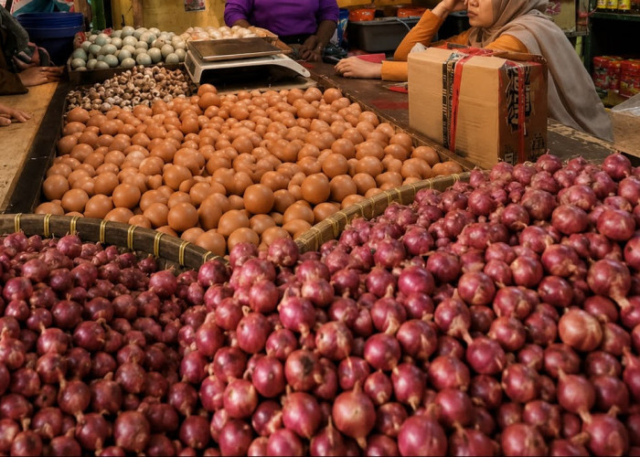 PIHPS mencatat telur ayam Rp29.600/kg dan bawang merah Rp42.150/kg.