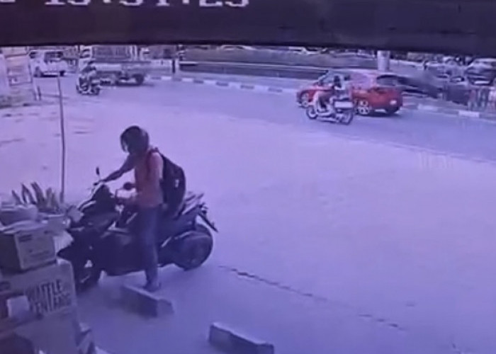 Motor Karyawan Alfamart di Sarolangun Dicuri, Aksi Terekam CCTV