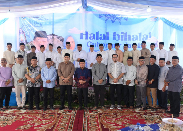 Bupati Merangin Hadiri Open House Dikediaman Pribadi Gubernur Alharis 