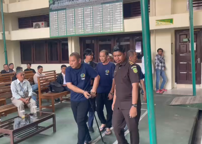 Kenakan Baju Tahanan, Oknum ASN Ditjenpas Jambi Jalani Sidang Perdana Kasus Narkotika