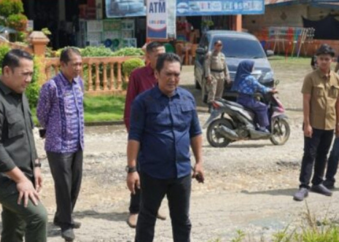 Jalan Depan Kantor Camat Pamenang Selatan Segera Diperbaiki, Anggaran Rp2,4 Miliar Disiapkan