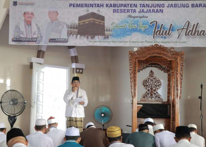 Bupati Anwar Sadat Tunai Shalat Idul Adha di Masjid Syekh Usman Tungkal