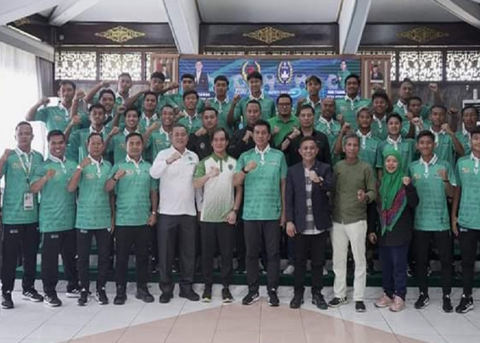 Ketua Asprov PSSI Jambi Lepas Keberangkatan 21 Atlet Sepak Bola Porwil di Provinsi Riau