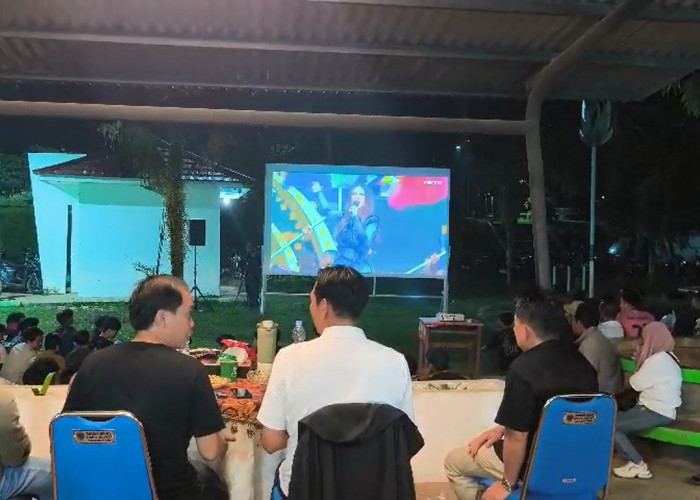 Bupati Batang Hari Nobar Final Piala Dunia 2026 Bersama Warga, Sekaligus Hidupkan UMKM