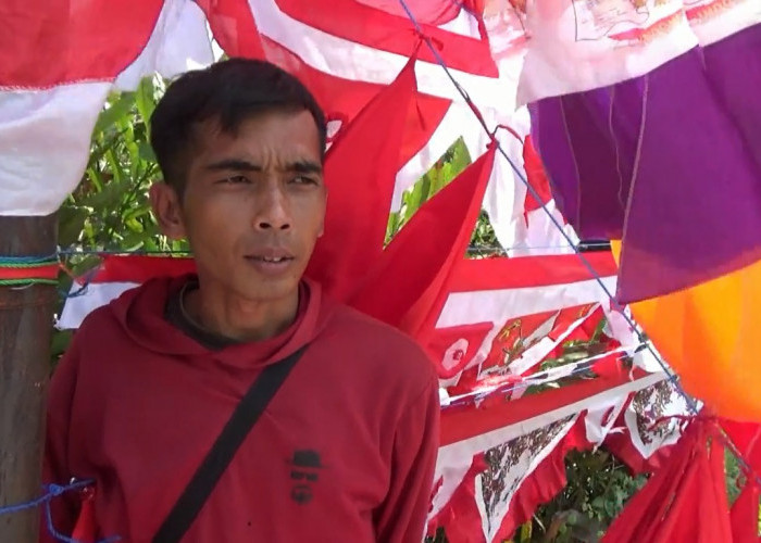 Jelang HUT RI Ke-81, Penjualan Bendera Merah Putih di Kuala Tungkal Masih Sepi