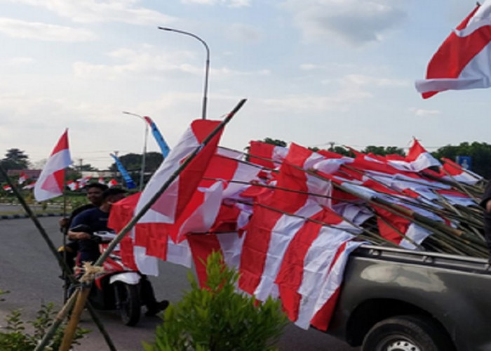 UIN STS Jambi Pasang 1000 Bendera dalam Memperingati HUT Indonesia ke 79 Tahun