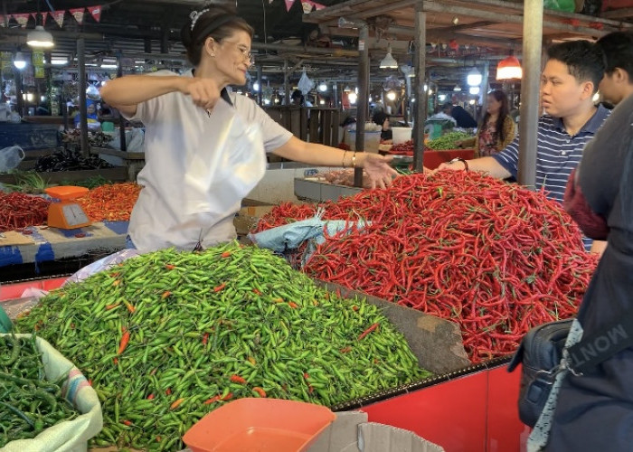 Harga Cabai di Pasar Angso Duo Mulai Turun, Pembeli Lebih Ramai