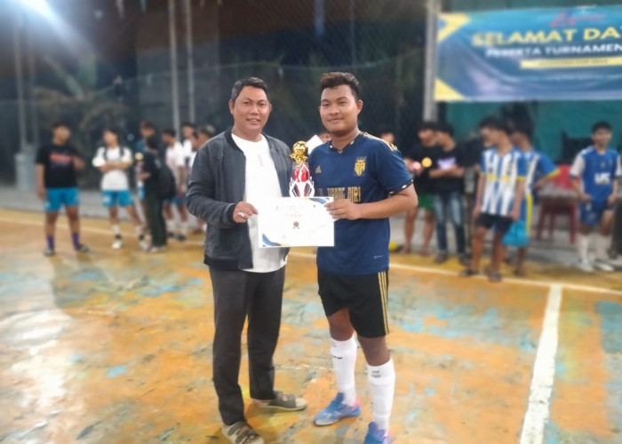 Tutup Turnamen Futsal Kharisma CUP Cabup Hairan Bakal Buka Turnamen u-21 se-Tanjab Barat