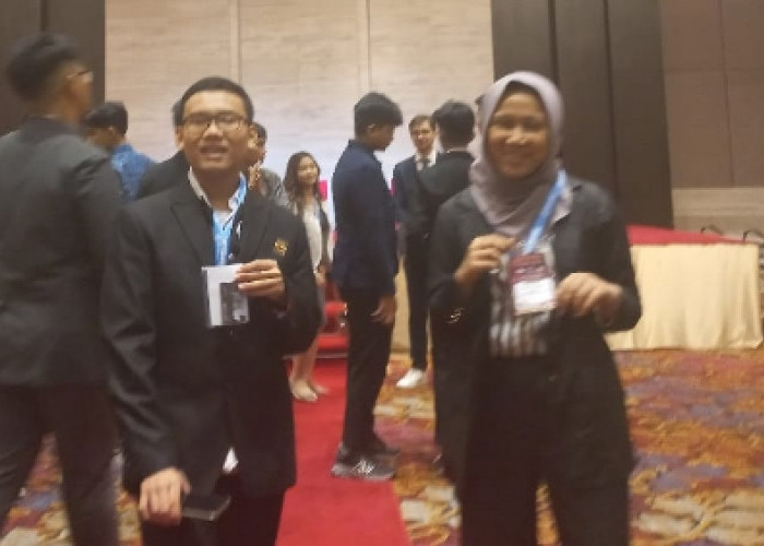 Nada dan Farabi Siswa MAN Insan Cendikia Jambi Menjadi Delegasi di Asia World Model United Nations
