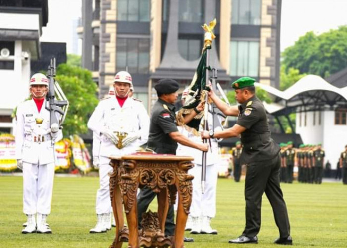Panglima TNI Serahkan Jabatan Kasad Kepada Jenderal TNI Maruli Simanjuntak