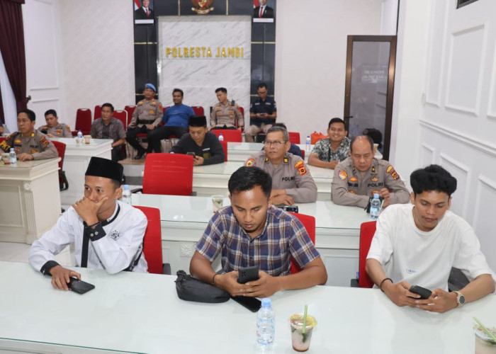 Polresta Jambi dan Media Ikuti Buka Puasa Bersama Kapolri Via Zoom Secara Serentak 